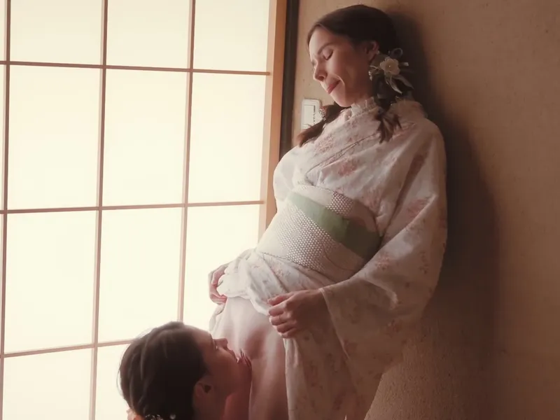 Lên đỉnh khi được bạn thân sờ lồn hồng cô em thật dâm và gợi tình trong bộ kimono